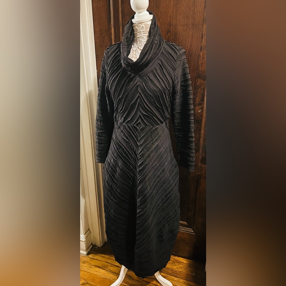 IC Collection
Textured Bubble Check Woven Mock
Neck Pocketed Swing
Empire Dress